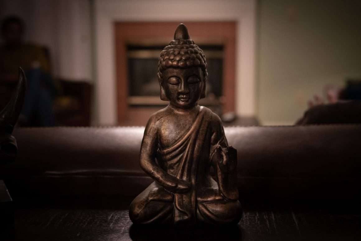 Bouddha Statue Mindful River