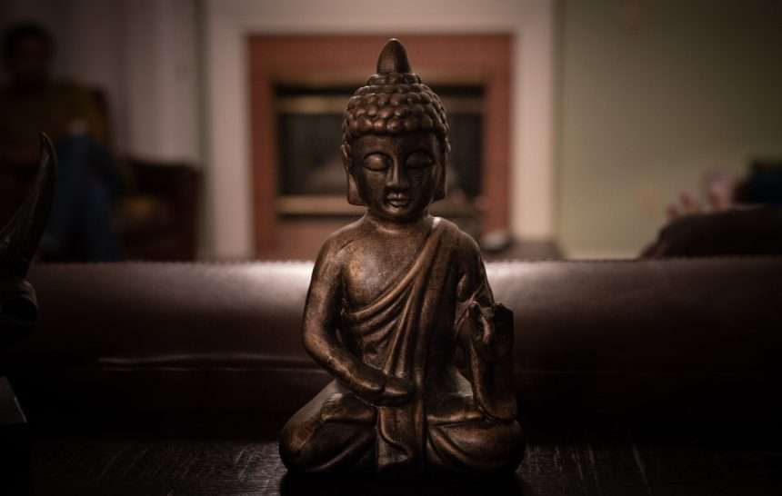 Bouddha Statue Mindful River